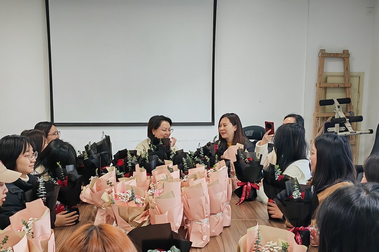 ag亚州游戏集团官网文旅公司组织开展“三八”国际妇女节暖心关爱活动1.jpg