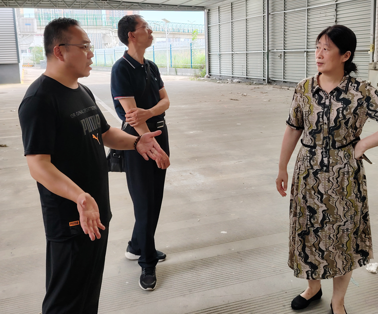 川西公司党委委员、工会主席吴华峰一行赴绕西管理处蜀源大道站调研1_副本.png