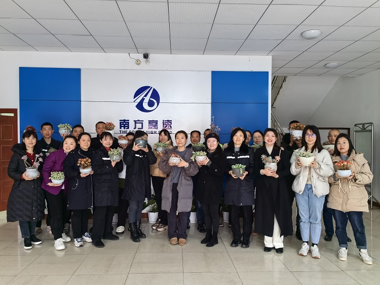 “如花般绽放，为她送上最美的祝福”女职工主题关爱活动.JPG
